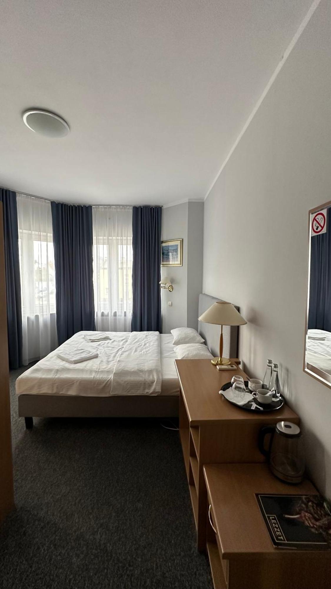 Lezzet B&B Pokoj Goscinny & Turkishrestaurant Warszawa Exteriör bild