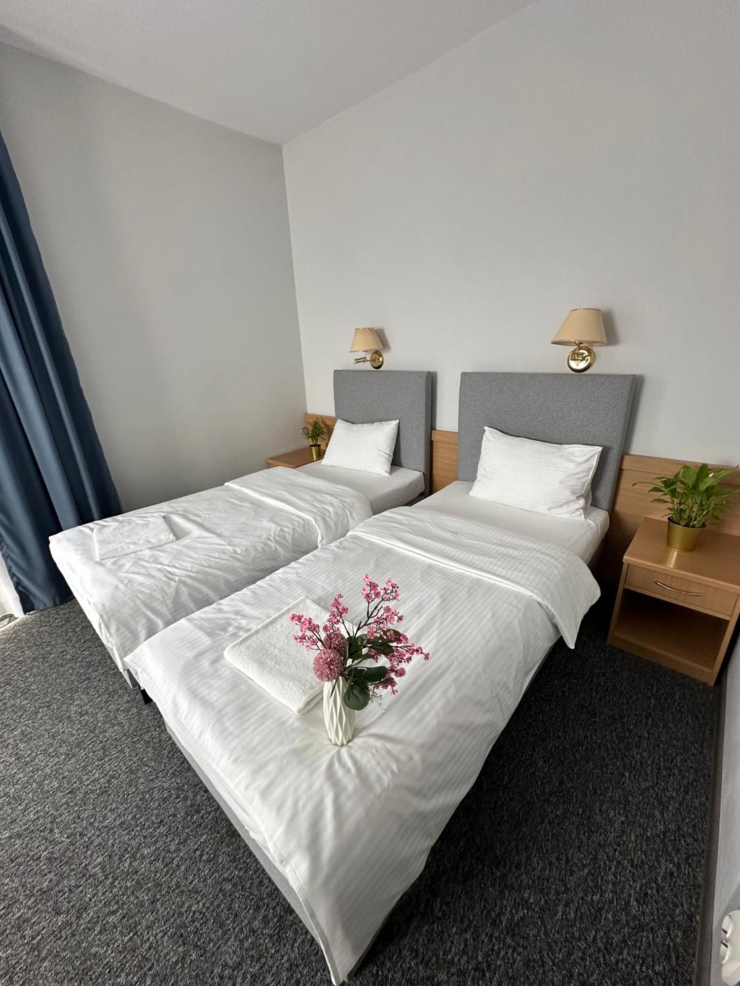 Lezzet B&B Pokoj Goscinny & Turkishrestaurant Warszawa Exteriör bild