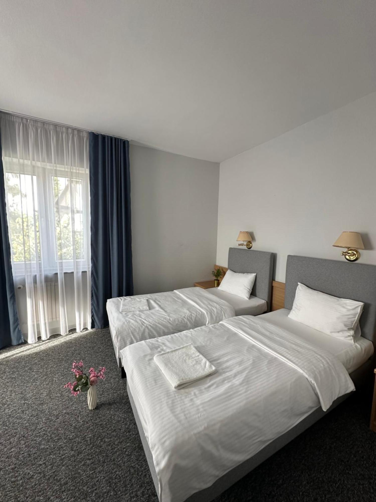 Lezzet B&B Pokoj Goscinny & Turkishrestaurant Warszawa Exteriör bild