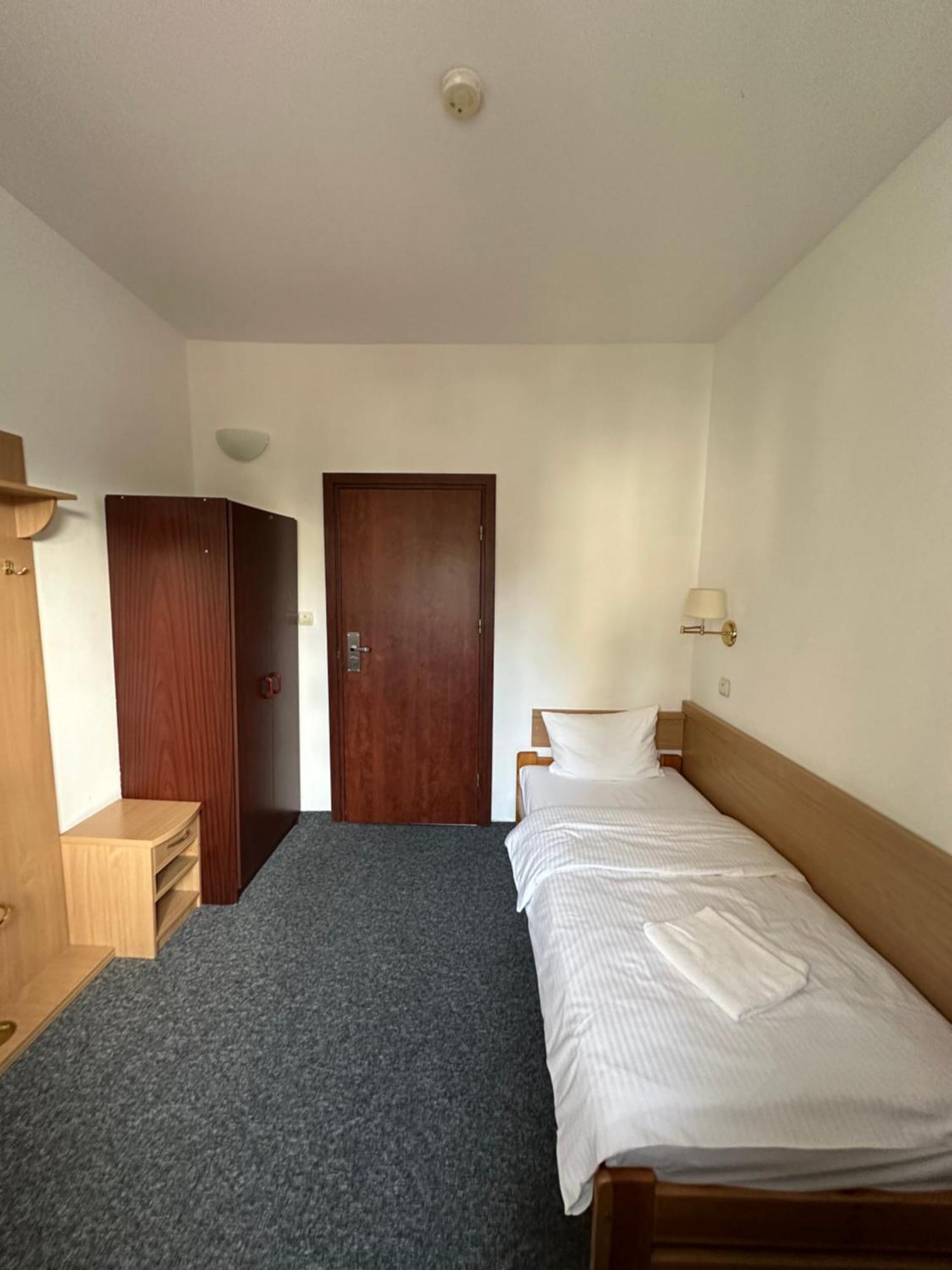 Lezzet B&B Pokoj Goscinny & Turkishrestaurant Warszawa Exteriör bild