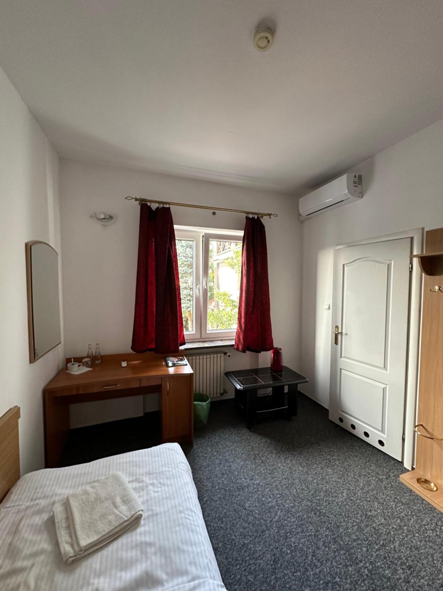 Lezzet B&B Pokoj Goscinny & Turkishrestaurant Warszawa Exteriör bild