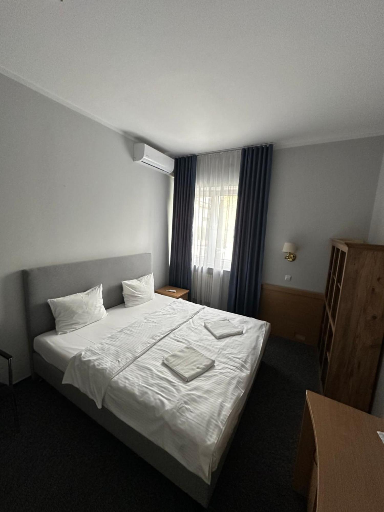 Lezzet B&B Pokoj Goscinny & Turkishrestaurant Warszawa Exteriör bild