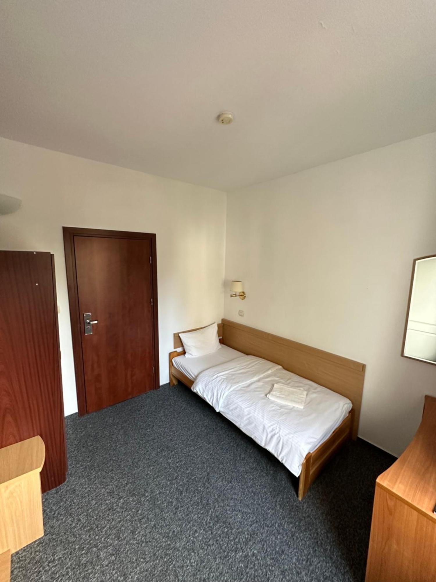 Lezzet B&B Pokoj Goscinny & Turkishrestaurant Warszawa Exteriör bild