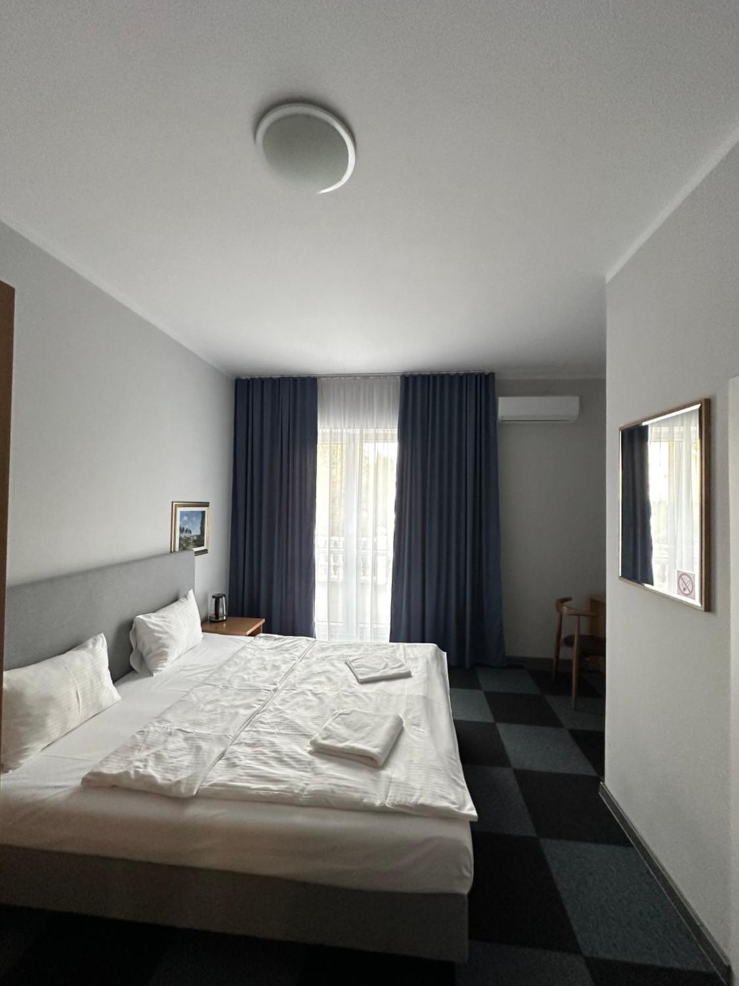 Lezzet B&B Pokoj Goscinny & Turkishrestaurant Warszawa Exteriör bild
