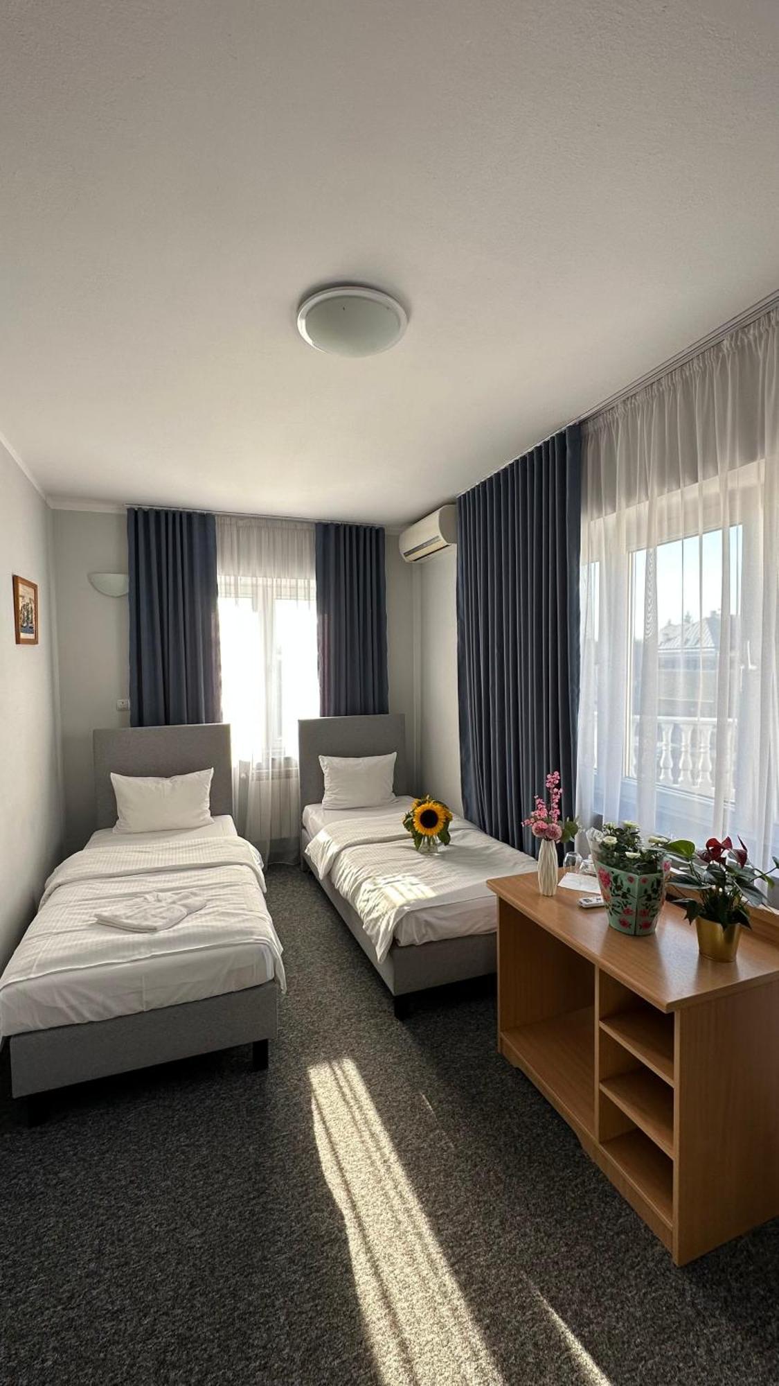 Lezzet B&B Pokoj Goscinny & Turkishrestaurant Warszawa Exteriör bild