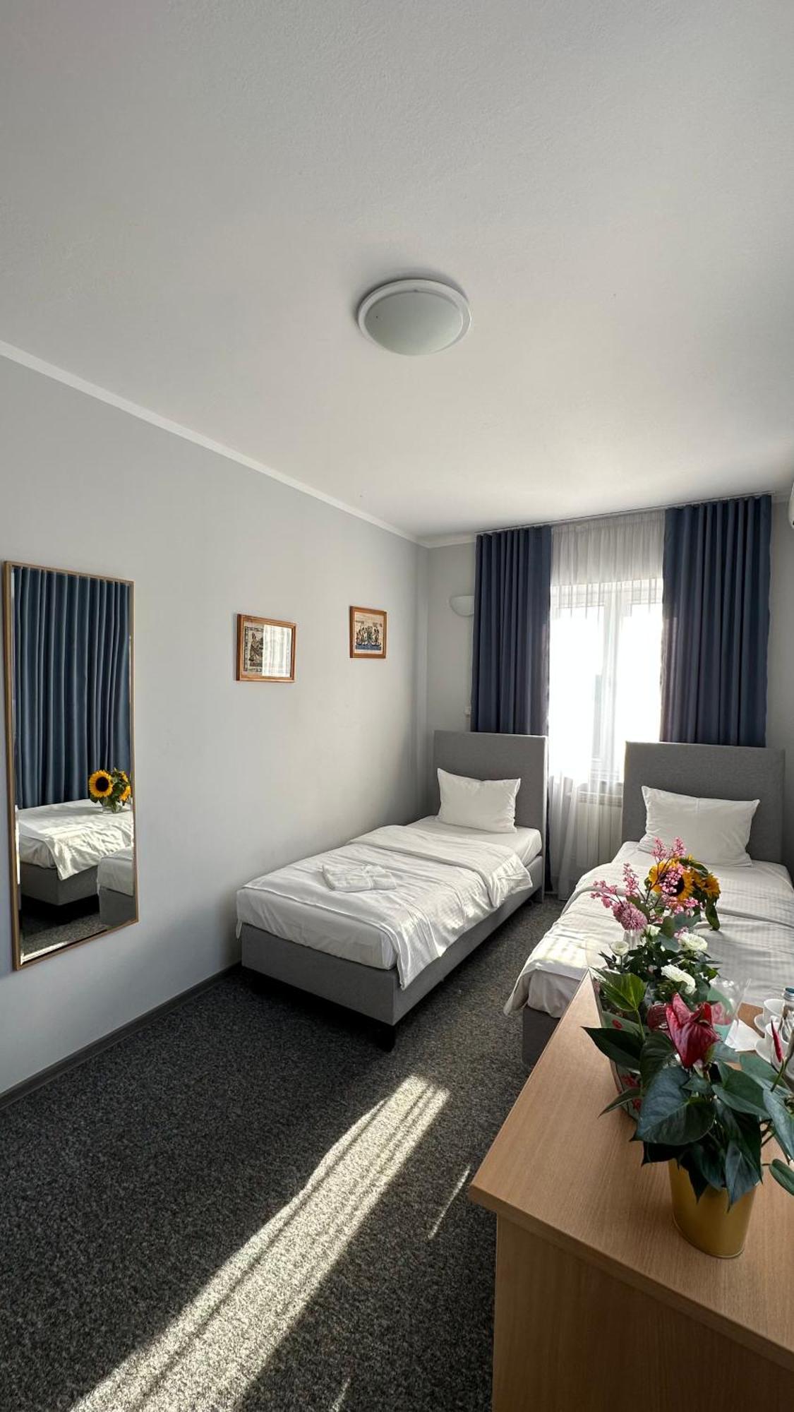 Lezzet B&B Pokoj Goscinny & Turkishrestaurant Warszawa Exteriör bild