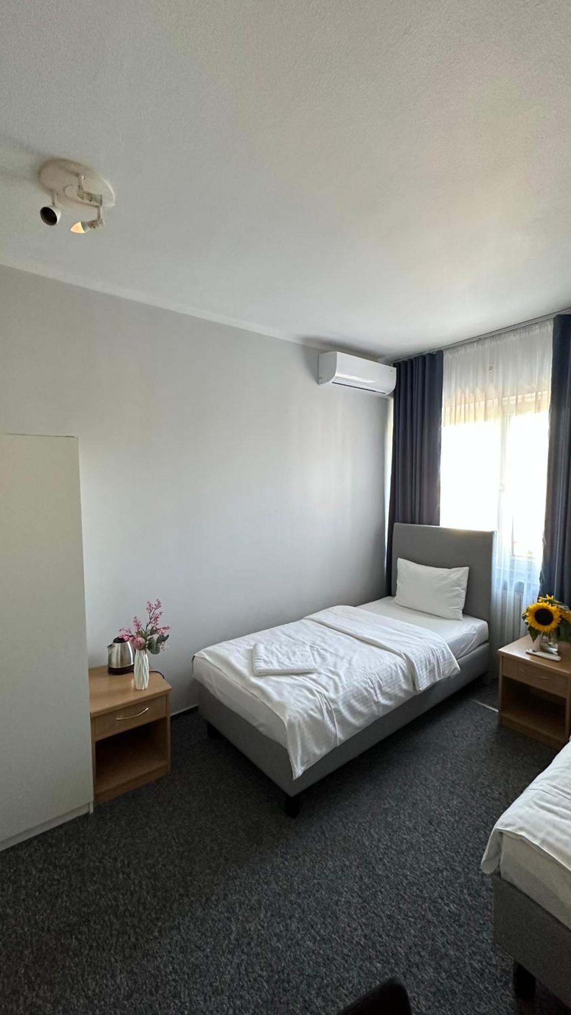 Lezzet B&B Pokoj Goscinny & Turkishrestaurant Warszawa Exteriör bild