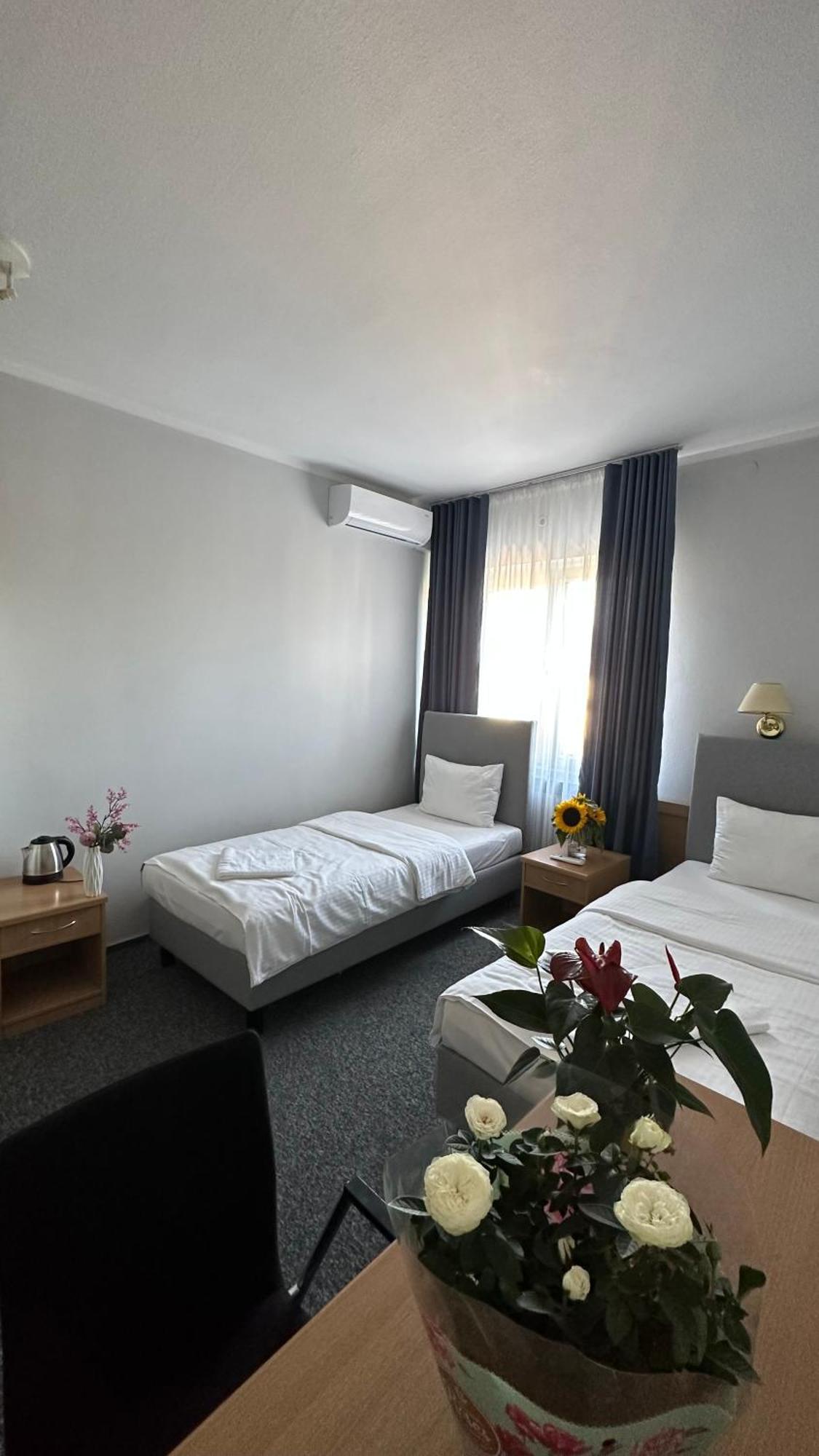 Lezzet B&B Pokoj Goscinny & Turkishrestaurant Warszawa Exteriör bild