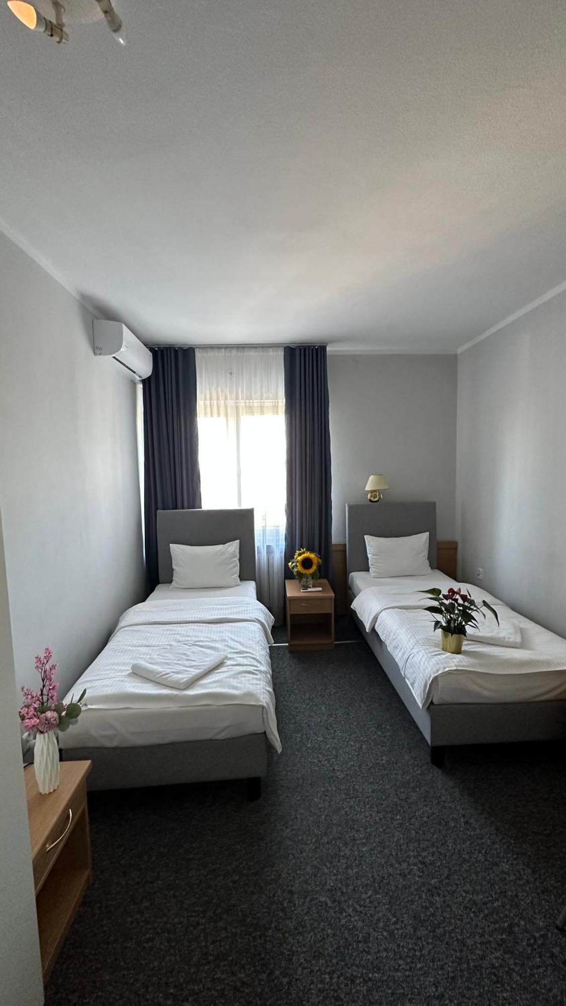 Lezzet B&B Pokoj Goscinny & Turkishrestaurant Warszawa Exteriör bild
