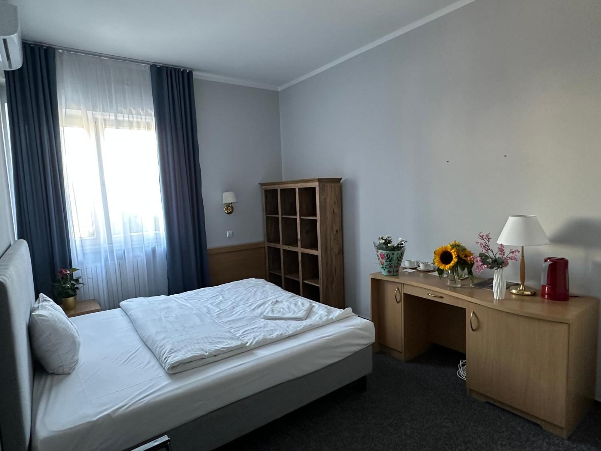 Lezzet B&B Pokoj Goscinny & Turkishrestaurant Warszawa Exteriör bild