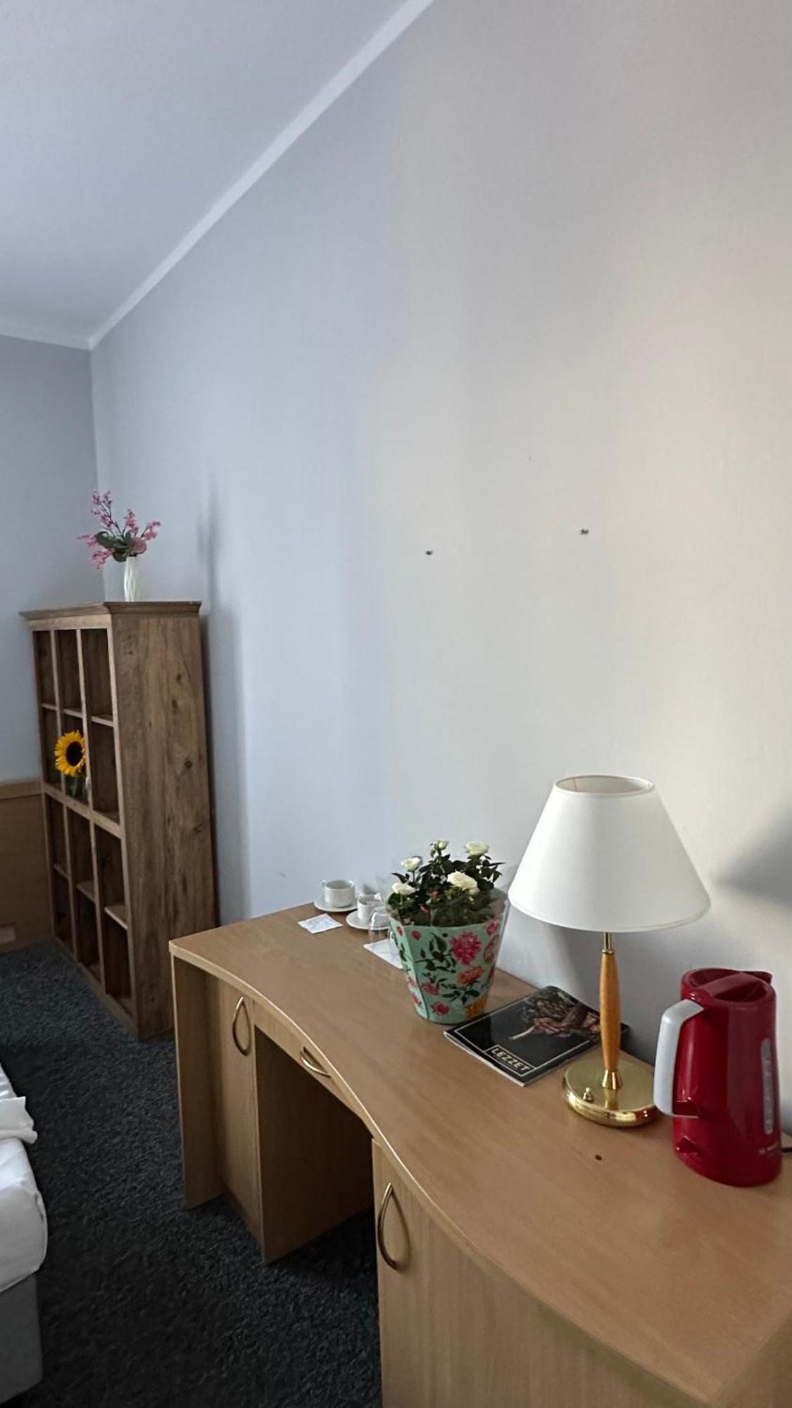 Lezzet B&B Pokoj Goscinny & Turkishrestaurant Warszawa Exteriör bild