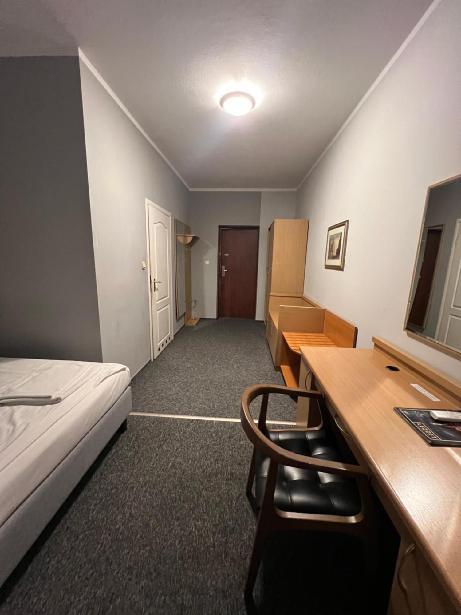 Lezzet B&B Pokoj Goscinny & Turkishrestaurant Warszawa Exteriör bild