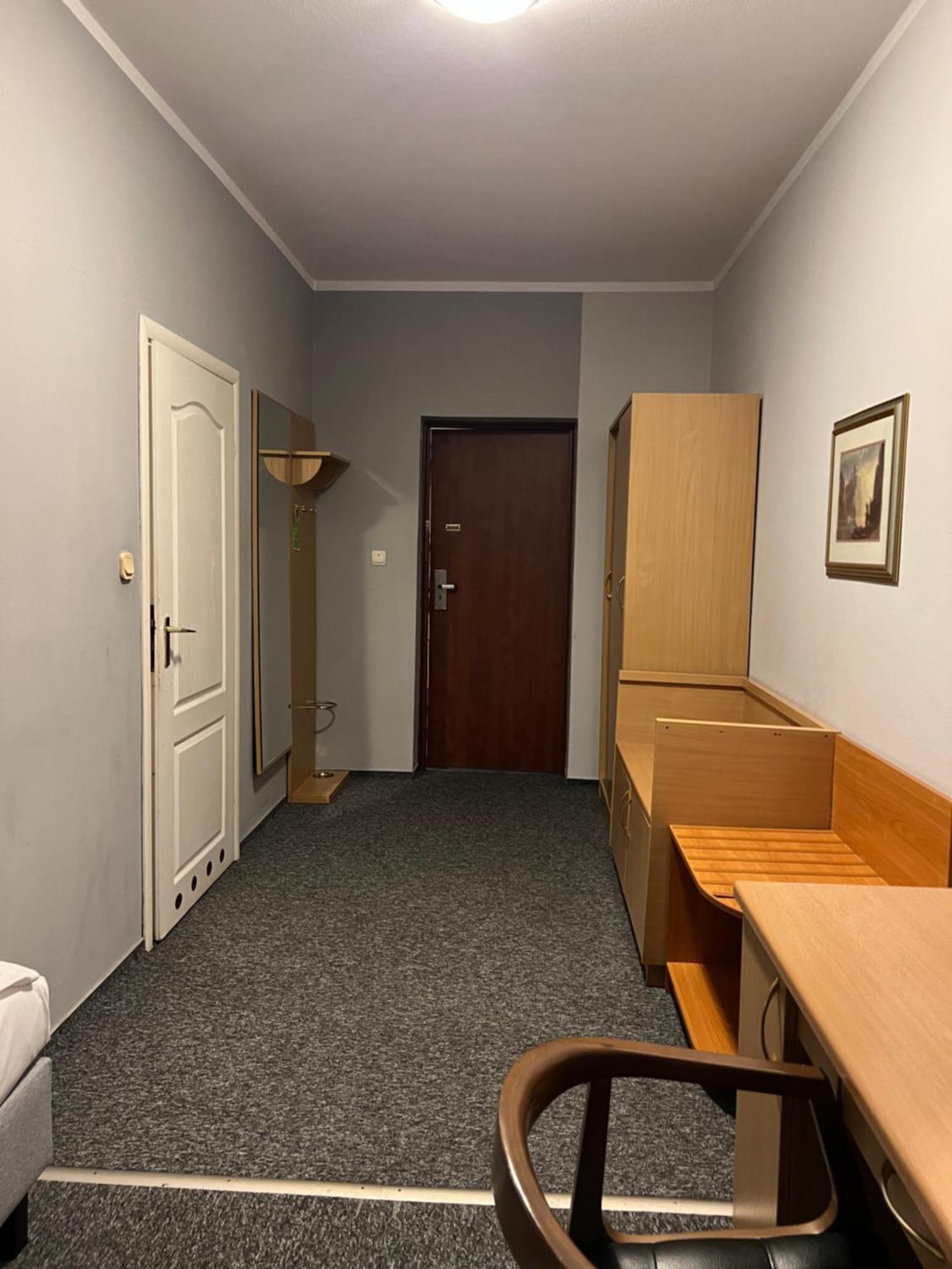 Lezzet B&B Pokoj Goscinny & Turkishrestaurant Warszawa Exteriör bild